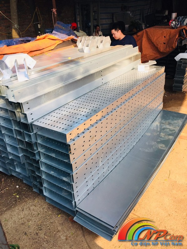 Có nên gia công máng điện theo yêu cầu không? Có nên gia công máng điện theo yêu cầu không?