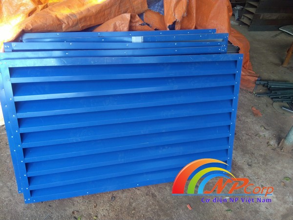 Cửa chớp tôn mạ màu xanh dương Cửa chớp tôn mạ màu xanh dương