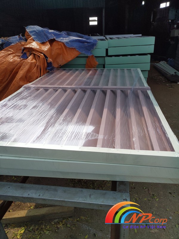 Cửa chớp tôn mạ màu nan Z 2 tầng Cửa chớp tôn mạ màu nan Z 2 tầng