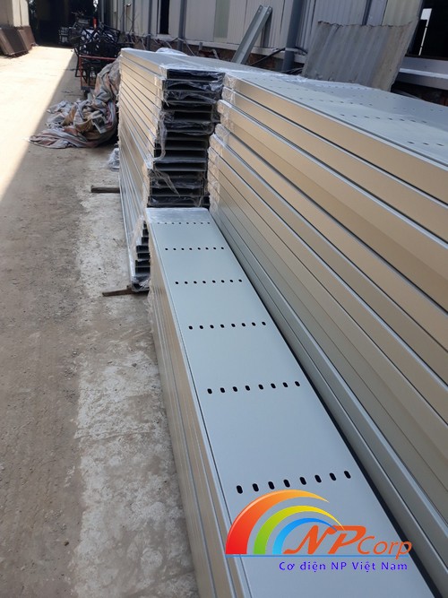 máng cáp 300x100 sơn tĩnh điện